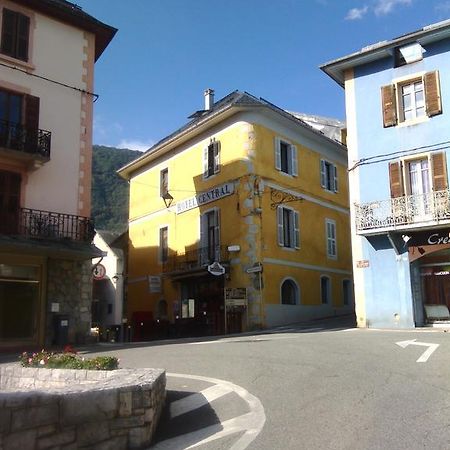 Hotel Central Saint-Pierre-dʼAlbigny Exterior foto