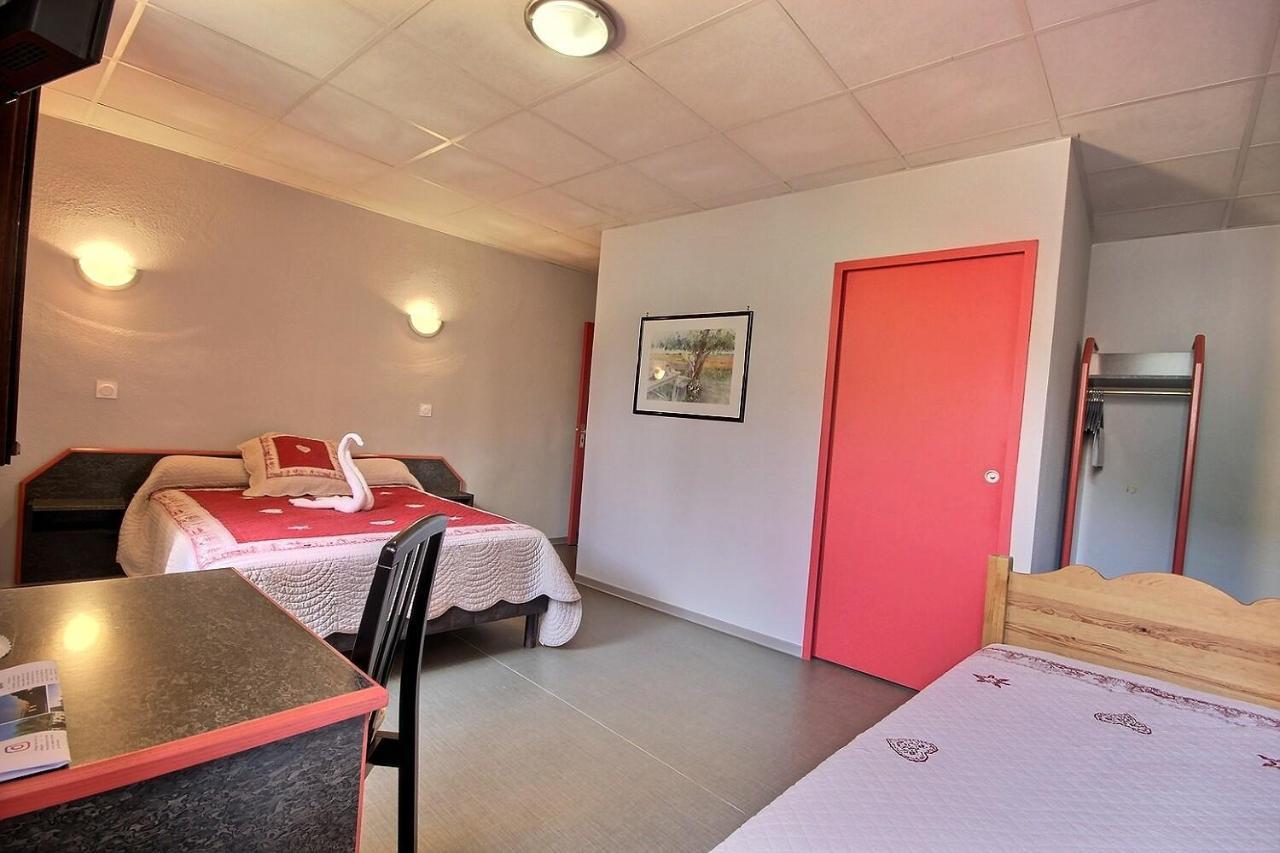 Hotel Central Saint-Pierre-dʼAlbigny Exterior foto