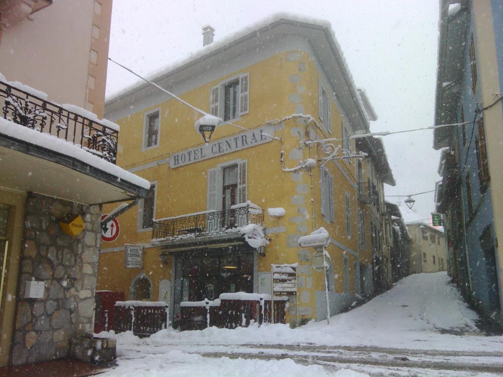 Hotel Central Saint-Pierre-dʼAlbigny Exterior foto